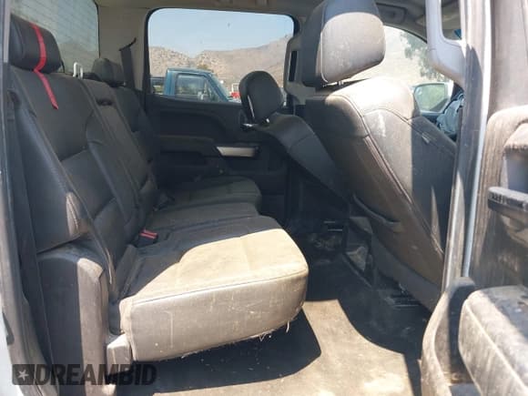 ✅ 2018 Chevrolet Silverado 1500 LT • VIN: 1GCPCREC7JF116128 • Lot: 42902108. Wystawiony na IAAI z przebiegiem 332 831 mil. Bezpłatny archiwum sprzedaży aukcyjnych z USA i szczegółowy raport historii pojazdu na DreamBid. Zdjęcie 8.