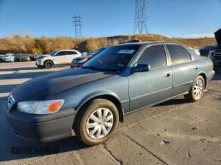 ✅ 2000 Toyota Camry LE • VIN: 4T1BG22K3YU982654 • Lot: 90749825. Wystawiony na Copart z przebiegiem 141 481 mil. Bezpłatny archiwum sprzedaży aukcyjnych z USA i szczegółowy raport historii pojazdu na DreamBid. Zdjęcie 1.