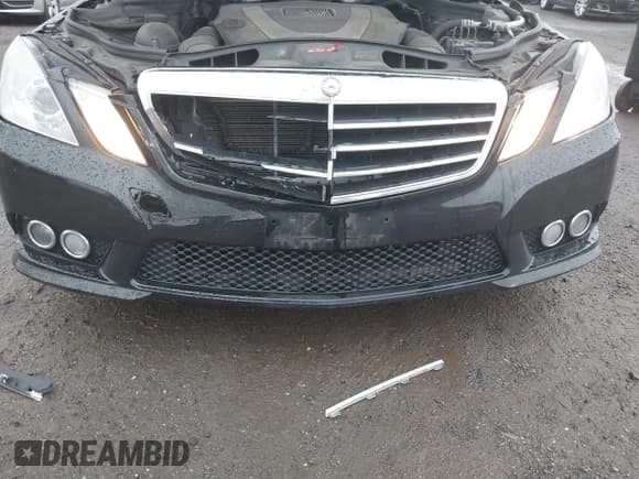 ✅ 2010 Mercedes-Benz E 350 Luxury • VIN: WDDHF8HB0AA196965 • Lot: 43242154. Listed on IAAI with 186,406 mi. Free auction sales archive from the USA and detailed vehicle history report at DreamBid. Image 6.