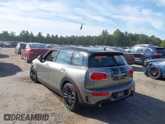 ✅ 2017 MINI Clubman Cooper S • VIN: WMWLU5C51H2C45914 • Lot: 43225299. Listed on IAAI with 83,221 mi. Free auction sales archive from the USA and detailed vehicle history report at DreamBid. Image 3.
