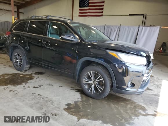 ✅ 2018 Toyota Highlander LE • VIN: 5TDBZRFH6JS834630 • Lot: 59680915. Wystawiony na Copart z przebiegiem 93 904 mil. Bezpłatny archiwum sprzedaży aukcyjnych z USA i szczegółowy raport historii pojazdu na DreamBid. Zdjęcie 4.