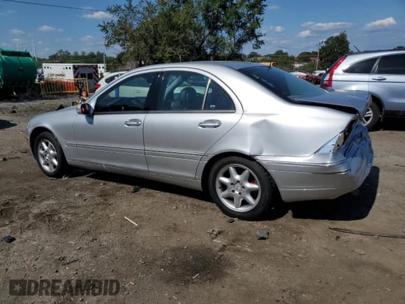 ✅ 2002 Mercedes-Benz C 230/260/280/320 • VIN: WDBRF61J82F183288 • Lot: 80257455. Wystawiony na Copart z przebiegiem 189 543 mil. Bezpłatny archiwum sprzedaży aukcyjnych z USA i szczegółowy raport historii pojazdu na DreamBid. Zdjęcie 2.