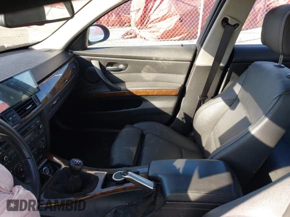 ✅ 2006 BMW 3 Series 330i • VIN: WBAVB33536AZ86617 • Lot: 40736005. Listed on IAAI with 139,015 mi. Free auction sales archive from the USA and detailed vehicle history report at DreamBid. Image 5.