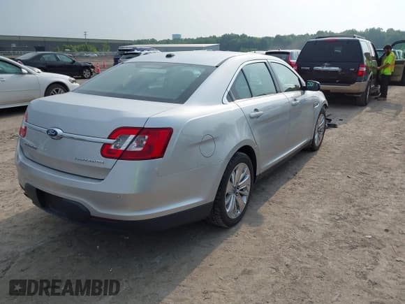 ✅ 2012 Ford Taurus Limited • VIN: 1FAHP2JW5CG114087 • Lot: 42485800. Wystawiony na IAAI z przebiegiem 177 813 mil. Bezpłatny archiwum sprzedaży aukcyjnych z USA i szczegółowy raport historii pojazdu na DreamBid. Zdjęcie 4.