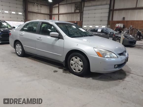 ✅ 2003 Honda Accord LX • VIN: 1HGCM56393A017945 • Lot: 43589416. Wystawiony na IAAI z przebiegiem 113 557 mil. Bezpłatny archiwum sprzedaży aukcyjnych z USA i szczegółowy raport historii pojazdu na DreamBid. Zdjęcie 1.