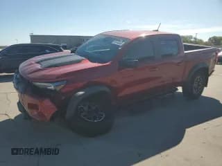 ✅ 2023 Chevrolet Colorado 4WD ZR2 • VIN: 1GCPTFEK2P1230663 • Лот: 69043564. Опубликован ранее на Copart с пробегом 5 927 миль. Бесплатный доступ к архиву аукционных продаж из США и подробный отчёт об истории автомобиля на DreamBid. Изображение 1.