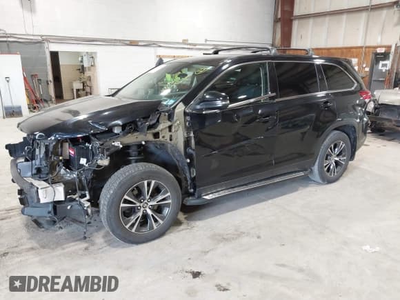 ✅ 2019 Toyota Highlander LE • VIN: 5TDBZRFH9KS939129 • Lot: 42474679. Wystawiony na IAAI z przebiegiem 49 532 mil. Bezpłatny archiwum sprzedaży aukcyjnych z USA i szczegółowy raport historii pojazdu na DreamBid. Zdjęcie 2.