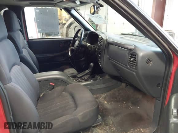 2004 Chevrolet Blazer LS with VIN 1GNCT18X74K121475, listed as a IAAI auction lot 41770798 with 168,634 mi miles and . Bid and sale history available at DreamBid. Image 5.