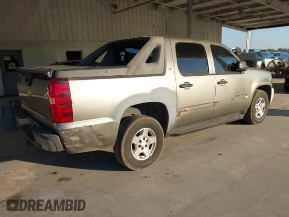 ✅ 2007 Chevrolet Avalanche LS • VIN: 3GNEC12067G311364 • Lot: 43763877. Listed on IAAI with 260,572 mi. Free auction sales archive from the USA and detailed vehicle history report at DreamBid. Image 4.