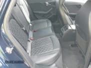 ✅ 2018 Audi S4 Premium Plus • VIN: WAUB4AF4XJA001887 • Lot: 41715766. Wystawiony na IAAI z przebiegiem 101 552 mil. Bezpłatny archiwum sprzedaży aukcyjnych z USA i szczegółowy raport historii pojazdu na DreamBid. Zdjęcie 8.