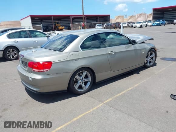 ✅ 2009 BMW 3 Series 328i • VIN: WBAWL13519PX23520 • Lot: 42675610. Wystawiony na IAAI z przebiegiem 92 945 mil. Bezpłatny archiwum sprzedaży aukcyjnych z USA i szczegółowy raport historii pojazdu na DreamBid. Zdjęcie 4.