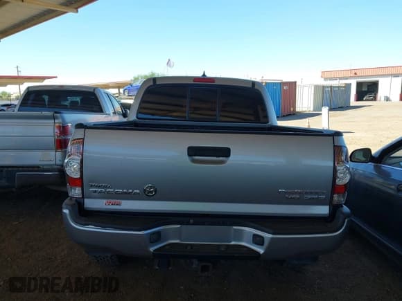 ✅ 2014 Toyota Tacoma PreRunner • VIN: 3TMJU4GN1EM173354 • Лот: 43372469. Опубликован ранее на IAAI с пробегом 103 127 миль. Бесплатный доступ к архиву аукционных продаж из США и подробный отчёт об истории автомобиля на DreamBid. Изображение 16.