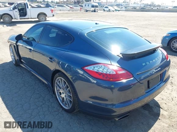 ✅ 2013 Porsche Panamera • VIN: WP0AA2A74DL016909 • Lot: 42899849. Wystawiony na IAAI z przebiegiem 90 989 mil. Bezpłatny archiwum sprzedaży aukcyjnych z USA i szczegółowy raport historii pojazdu na DreamBid. Zdjęcie 3.