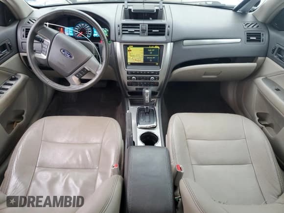 ✅ 2010 Ford Fusion Hybrid • VIN: 3FADP0L35AR345051 • Lot: 90279375. Wystawiony na Copart z przebiegiem 144 184 mil. Bezpłatny archiwum sprzedaży aukcyjnych z USA i szczegółowy raport historii pojazdu na DreamBid. Zdjęcie 8.