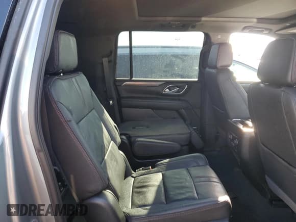 ✅ 2023 Chevrolet Suburban RST • VIN: 1GNSCEKD5PR291900 • Lot: 73796954. Wystawiony na Copart z przebiegiem Nie podano. Bezpłatny archiwum sprzedaży aukcyjnych z USA i szczegółowy raport historii pojazdu na DreamBid. Zdjęcie 11.