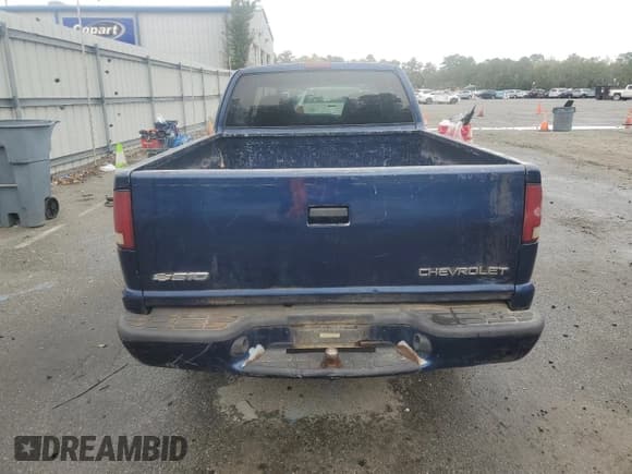 ✅ 2001 Chevrolet S-10 LS • VIN: 1GCCS19W618115841 • Лот: 50214595. Опубликован ранее на Copart с пробегом 275 590 миль. Бесплатный доступ к архиву аукционных продаж из США и подробный отчёт об истории автомобиля на DreamBid. Изображение 6.