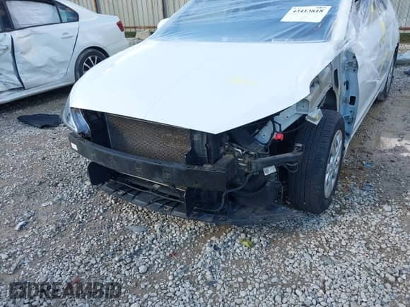 2019 Hyundai Elantra SE z VIN 5NPD74LF3KH415341, wystawiony jako IAAI lot #43413818 z przebiegiem 106 025 mil mil oraz . Historia ofert i sprzedaży dostępna na DreamBid. Obrazek 6.