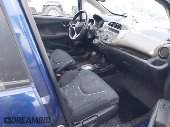 ✅ 2010 Honda Fit Sport • VIN: JHMGE8H49AC012586 • Lot: 43732654. Listed on IAAI with Not provided. Free auction sales archive from the USA and detailed vehicle history report at DreamBid. Image 5.