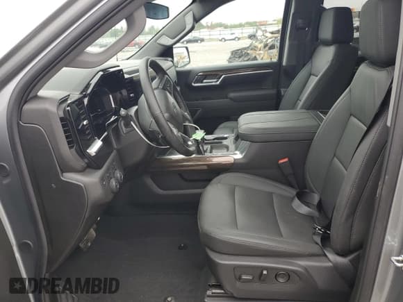 ✅ 2025 Chevrolet Silverado 1500 RST • VIN: 1GCUKEED9SZ295652 • Lot: 82118065. Listed on Copart with 14,219 mi. Free auction sales archive from the USA and detailed vehicle history report at DreamBid. Image 7.