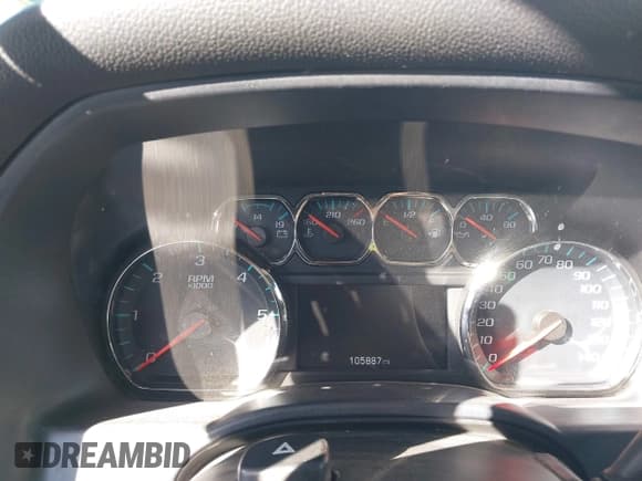 ✅ 2019 Chevrolet Silverado 1500 LT • VIN: 2GCRCPEC5K1140028 • Lot: 43470400. Wystawiony na IAAI z przebiegiem 105 887 mil. Bezpłatny archiwum sprzedaży aukcyjnych z USA i szczegółowy raport historii pojazdu na DreamBid. Zdjęcie 7.