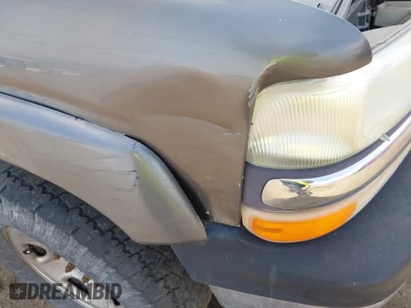 ✅ 2000 Chevrolet Silverado 2500 LS • VIN: 1GCGK29U7YE398008 • Lot: 42432596. Listed on IAAI with 217,691 mi. Free auction sales archive from the USA and detailed vehicle history report at DreamBid. Image 6.