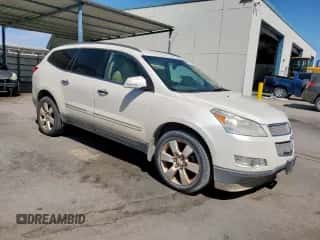 2012 Chevrolet Traverse LTZ z VIN 1GNKRLEDXCJ399291, wystawiony jako Copart lot #70835775 z przebiegiem 167 492 mil mil oraz Szkoda całkowita • Salvage title. Historia ofert i sprzedaży dostępna na DreamBid. Obrazek 4.