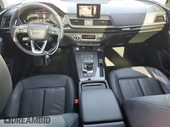 ✅ 2020 Audi Q5 Premium • VIN: WA1ANAFYXL2068611 • Lot: 91819655. Wystawiony na Copart z przebiegiem 74 129 mil. Bezpłatny archiwum sprzedaży aukcyjnych z USA i szczegółowy raport historii pojazdu na DreamBid. Zdjęcie 8.