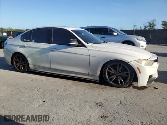 ✅ 2013 BMW 3 Series 335i • VIN: WBA3A9C52DF475171 • Lot: 51878225. Listed on Copart with 186,381 mi. Free auction sales archive from the USA and detailed vehicle history report at DreamBid. Image 4.