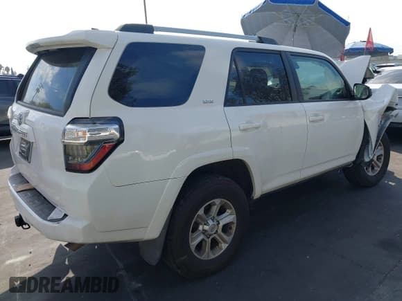 ✅ 2022 Toyota 4Runner SR5 • VIN: JTEEU5JR1N5264922 • Lot: 43354766. Listed on IAAI with 80,205 mi. Free auction sales archive from the USA and detailed vehicle history report at DreamBid. Image 4.