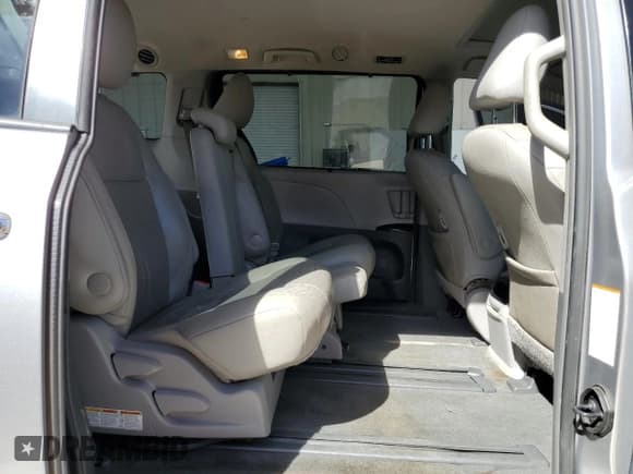 ✅ 2017 Toyota Sienna XLE • VIN: 5TDYZ3DC3HS892364 • Lot: 89808595. Listed on Copart with 114,241 mi. Free auction sales archive from the USA and detailed vehicle history report at DreamBid. Image 11.