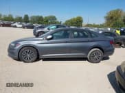 ✅ 2021 Volkswagen Jetta S • VIN: 3VWC57BU6MM039375 • Lot: 43195626. Wystawiony na IAAI z przebiegiem 95 309 mil. Bezpłatny archiwum sprzedaży aukcyjnych z USA i szczegółowy raport historii pojazdu na DreamBid. Zdjęcie 14.