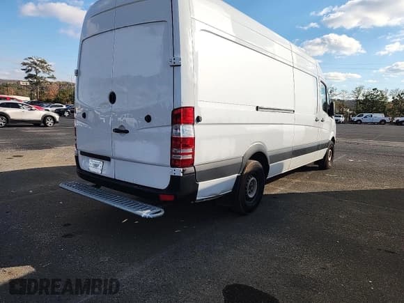 ✅ 2012 Mercedes-Benz Sprinter Cargo • VIN: WD3PE8CB0C5680477 • Lot: 43775778. Wystawiony na IAAI z przebiegiem 254 170 mil. Bezpłatny archiwum sprzedaży aukcyjnych z USA i szczegółowy raport historii pojazdu na DreamBid. Zdjęcie 19.