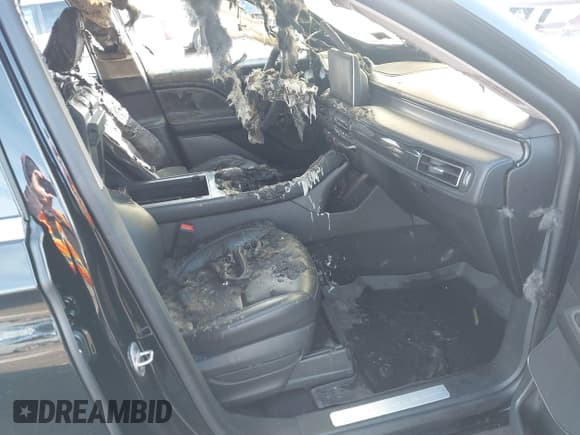 ✅ 2023 Lincoln Aviator Standard • VIN: 5LM5J6XC0PGL17986 • Lot: 40947746. Wystawiony na IAAI z przebiegiem 35 072 mil. Bezpłatny archiwum sprzedaży aukcyjnych z USA i szczegółowy raport historii pojazdu na DreamBid. Zdjęcie 5.