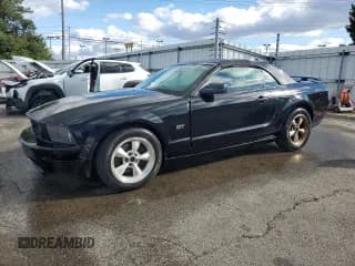 ✅ 2005 Ford Mustang GT Deluxe • VIN: 1ZVFT85H155197203 • Lot: 89740765. Wystawiony na Copart z przebiegiem 143 305 mil. Bezpłatny archiwum sprzedaży aukcyjnych z USA i szczegółowy raport historii pojazdu na DreamBid. Zdjęcie 1.