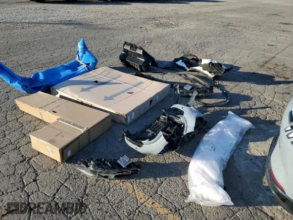 ✅ 2024 Ford Mustang Mach-E GT • VIN: 3FMTK4SX3RMA47926 • Lot: 70138615. Wystawiony na Copart z przebiegiem 6 610 mil. Bezpłatny archiwum sprzedaży aukcyjnych z USA i szczegółowy raport historii pojazdu na DreamBid. Zdjęcie 13.