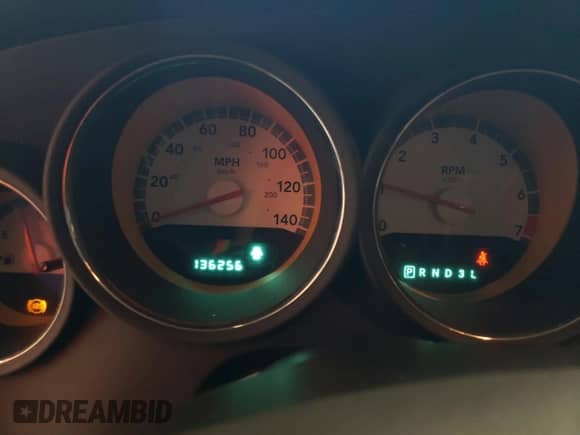 2010 Dodge Charger SXT z VIN 2B3CA3CV1AH124053, wystawiony jako Copart lot #57555754 z przebiegiem 136 256 mil mil oraz Szkoda całkowita • Salvage title. Historia ofert i sprzedaży dostępna na DreamBid. Obrazek 9.