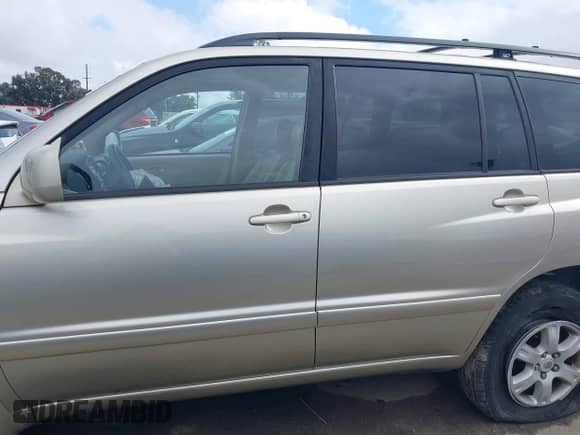 2001 Toyota Highlander z VIN JTEGF21A010014509, wystawiony jako IAAI lot #41512700 z przebiegiem 165 065 mil mil oraz . Historia ofert i sprzedaży dostępna na DreamBid. Obrazek 15.