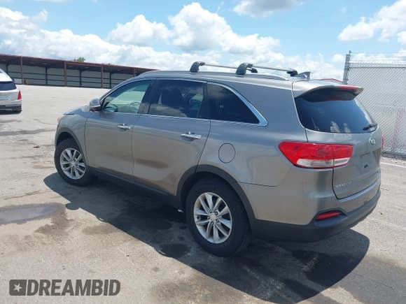 ✅ 2016 Kia Sorento LX • VIN: 5XYPG4A52GG181456 • Lot: 42535513. Listed on IAAI with 133,151 mi. Free auction sales archive from the USA and detailed vehicle history report at DreamBid. Image 3.