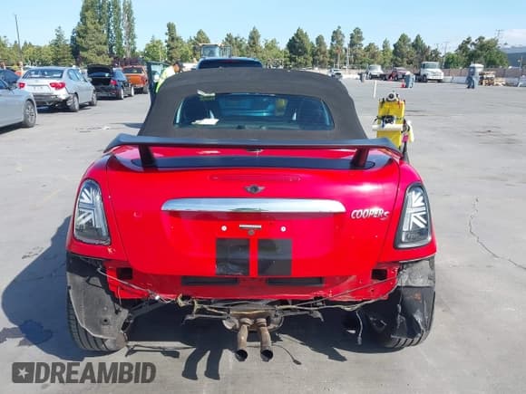 ✅ 2015 MINI Roadster S • VIN: WMWSY3C55FT595927 • Lot: 42532520. Listed on IAAI with 48,998 mi. Free auction sales archive from the USA and detailed vehicle history report at DreamBid. Image 17.