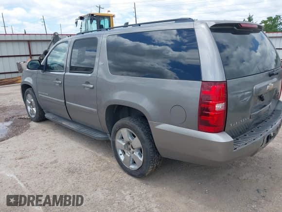 ✅ 2008 Chevrolet Suburban 3LT • VIN: 1GNFC16J78J228338 • Lot: 42241903. Listed on IAAI with 179,251 mi. Free auction sales archive from the USA and detailed vehicle history report at DreamBid. Image 3.