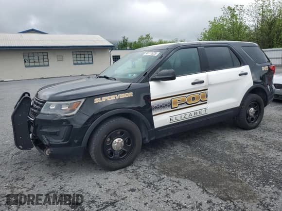 ✅ 2018 Ford Police Interceptor Utility • VIN: 1FM5K8AR6JGA58260 • Lot: 56111625. Wystawiony na Copart z przebiegiem 37 498 mil. Bezpłatny archiwum sprzedaży aukcyjnych z USA i szczegółowy raport historii pojazdu na DreamBid. Zdjęcie 1.