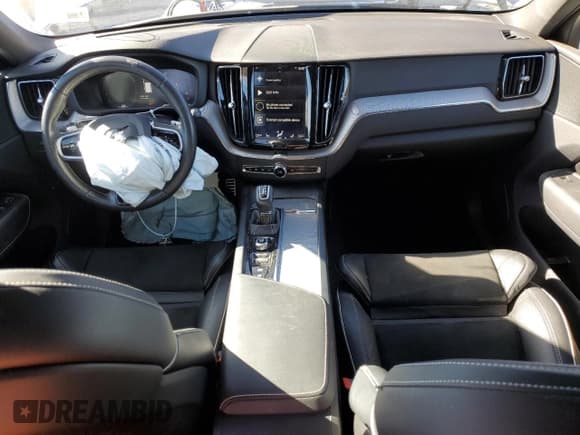 ✅ 2018 Volvo XC60 R-Design • VIN: LYVA22RMXJB096322 • Lot: 43659264. Wystawiony na Copart z przebiegiem 57 481 mil. Bezpłatny archiwum sprzedaży aukcyjnych z USA i szczegółowy raport historii pojazdu na DreamBid. Zdjęcie 8.