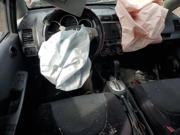 ✅ 2007 Honda Fit • VIN: JHMGD38477S059264 • Лот: 71891065. Опубликован ранее на Copart с пробегом 147 117 миль. Бесплатный доступ к архиву аукционных продаж из США и подробный отчёт об истории автомобиля на DreamBid. Изображение 8.