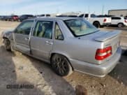 ✅ 1998 Volvo S70 • VIN: YV1LS558XW1551651 • Lot: 46992855. Wystawiony na Copart z przebiegiem 110 709 mil. Bezpłatny archiwum sprzedaży aukcyjnych z USA i szczegółowy raport historii pojazdu na DreamBid. Zdjęcie 2.