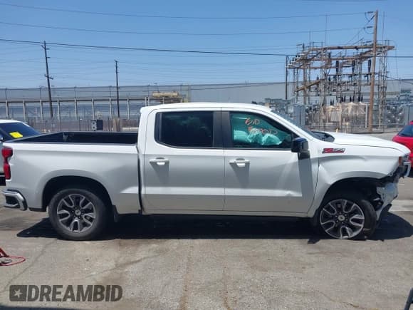 ✅ 2021 Chevrolet Silverado 1500 RST • VIN: 3GCUYEED1MG358762 • Lot: 42544777. Wystawiony na IAAI z przebiegiem 27 782 mil. Bezpłatny archiwum sprzedaży aukcyjnych z USA i szczegółowy raport historii pojazdu na DreamBid. Zdjęcie 13.