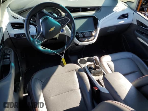 ✅ 2017 Chevrolet Bolt EV Premier • VIN: 1G1FX6S0XH4187749 • Lot: 42767435. Wystawiony na Copart z przebiegiem Nie podano. Bezpłatny archiwum sprzedaży aukcyjnych z USA i szczegółowy raport historii pojazdu na DreamBid. Zdjęcie 8.