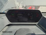 ✅ 2023 Subaru Solterra Premium • VIN: JTMABABA6PA011681 • Lot: 72036845. Wystawiony na Copart z przebiegiem 19 981 mil. Bezpłatny archiwum sprzedaży aukcyjnych z USA i szczegółowy raport historii pojazdu na DreamBid. Zdjęcie 9.