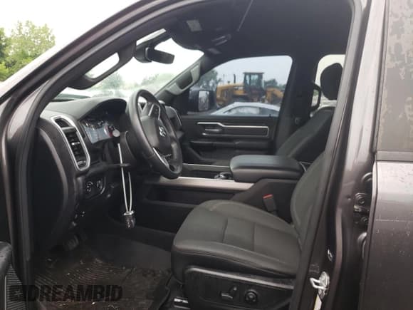 ✅ 2021 Ram 1500 Big Horn • VIN: 1C6RREBG9MN631740 • Lot: 60112805. Wystawiony na Copart z przebiegiem 28 481 mil. Bezpłatny archiwum sprzedaży aukcyjnych z USA i szczegółowy raport historii pojazdu na DreamBid. Zdjęcie 7.