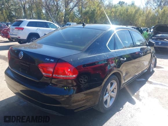 ✅ 2015 Volkswagen Passat SE • VIN: 1VWBT7A3XFC030953 • Lot: 43565945. Listed on IAAI with 114,750 mi. Free auction sales archive from the USA and detailed vehicle history report at DreamBid. Image 4.