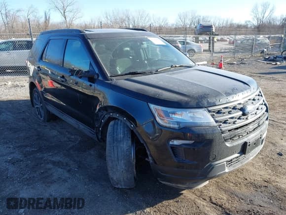 ✅ 2018 Ford Explorer XLT • VIN: 1FM5K8D88JGC03818 • Lot: 41449995. Wystawiony na IAAI z przebiegiem 126 000 mil. Bezpłatny archiwum sprzedaży aukcyjnych z USA i szczegółowy raport historii pojazdu na DreamBid. Zdjęcie 1.